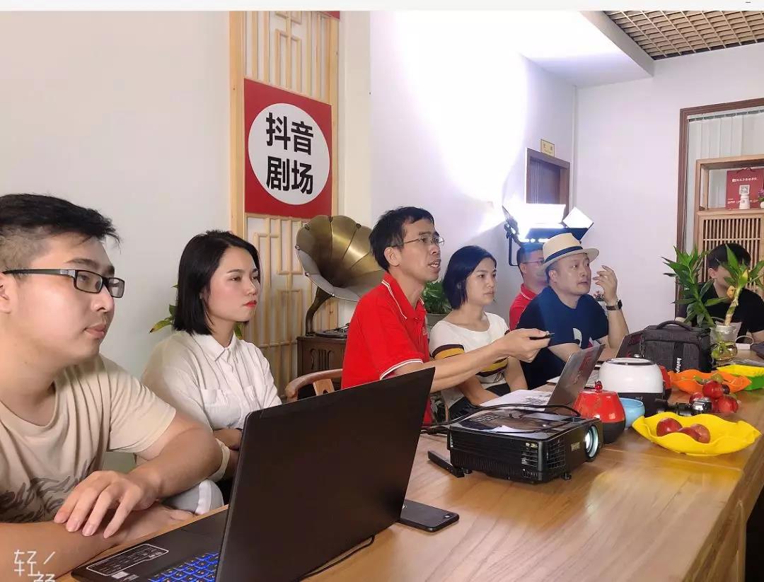 红瓜子传媒