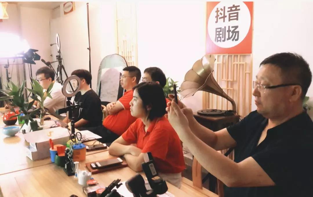 红瓜子传媒
